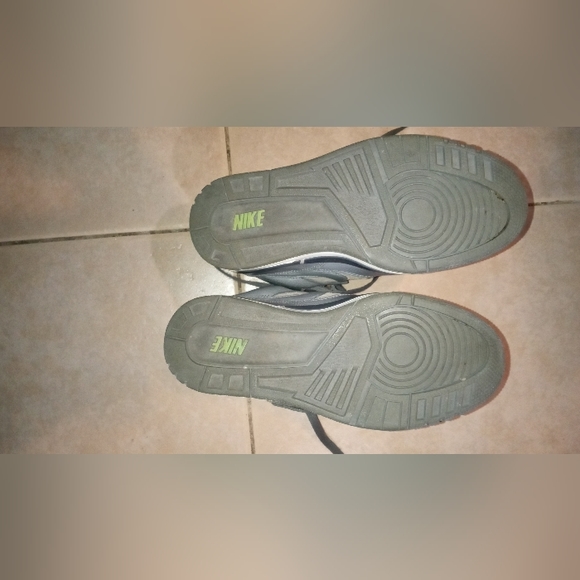 "NIKE". 599-410 SIZE 8-1/2 - Picture 7 of 14